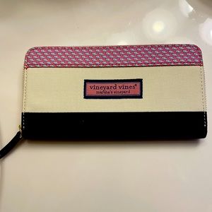 Vineyard Vines Whale zip-around Wallet - no tag
